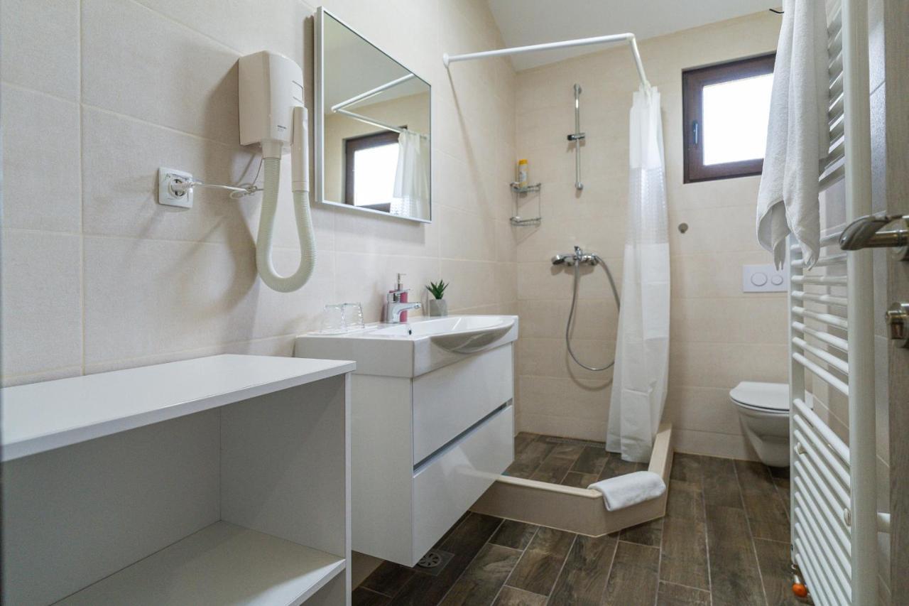 Deluxe Apartment With Jacuzzi - Patar Rakovica Exterior photo